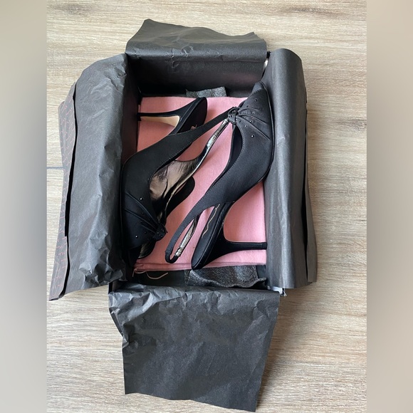 Nina Vintage Black Satin Heels from mid 1990’s
Size 8M - Picture 5 of 10